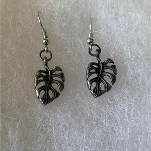 Leaf earrings, metal